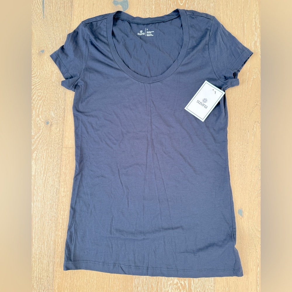 Susina. Size S. Navy blue rounded neck slim fit t-shirt. 100% soft pima cotton.